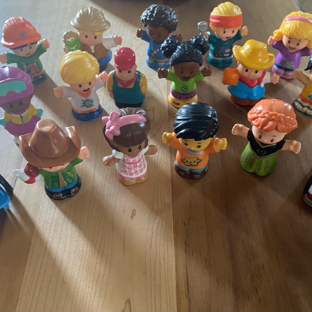Fisher-Price Little People 17 Piece Assorted Figures Character Kids Toy Play Set - Picture 2 of 12